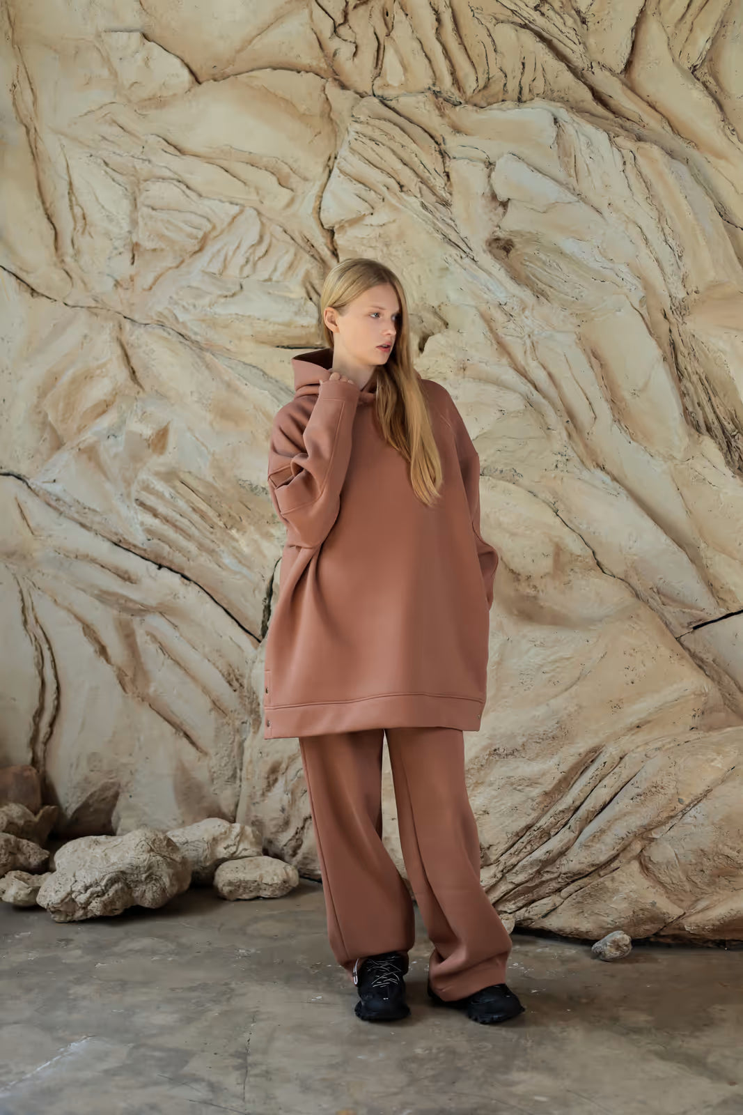 WOMEN’S OVERSIZED FLEECE HOODIE BUTTONS CARAMEL | MMSW
