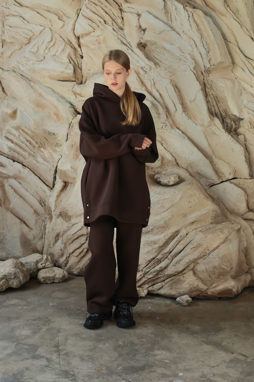 WOMEN’S OVERSIZED FLEECE HOODIE BUTTONS CHOCOLATE | MMSW