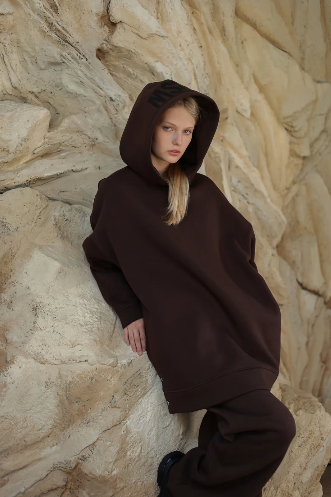 WOMEN’S OVERSIZED FLEECE HOODIE BUTTONS CHOCOLATE | MMSW