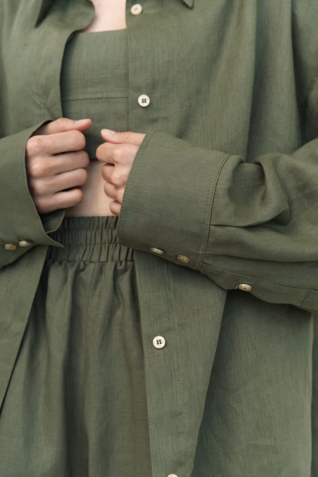 Loose - fitting linen shirt SS Khaki | MMSW