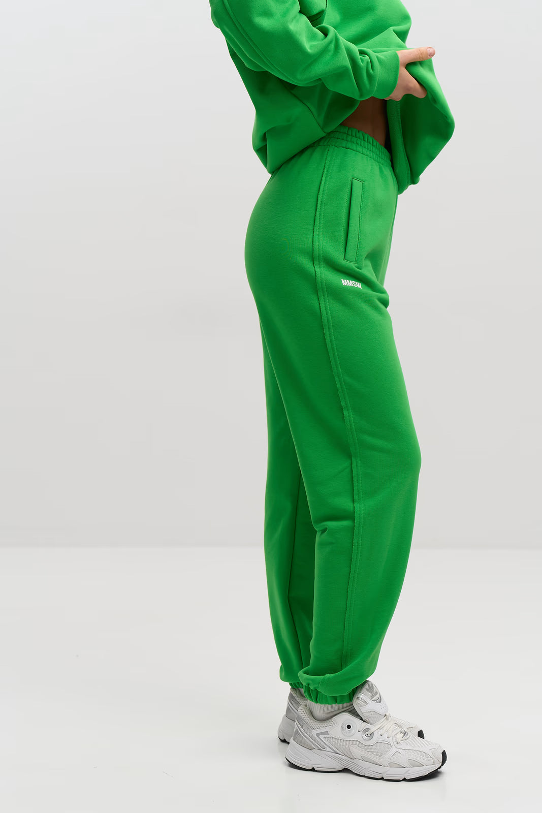 WOMEN’S JOGGER SWEATPANTS WITH RAW EDGE GREEN | MMSW