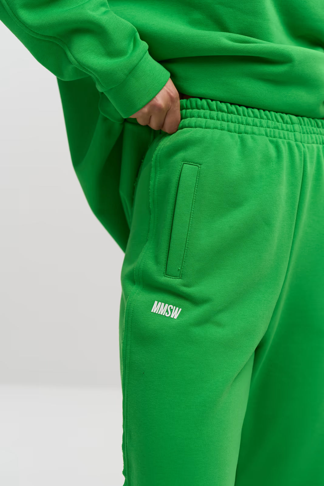 WOMEN’S JOGGER SWEATPANTS WITH RAW EDGE GREEN | MMSW