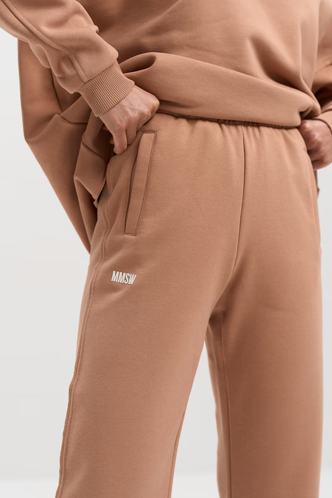 WOMEN’S JOGGER SWEATPANTS WITH RAW EDGE MACCHIATO | MMSW