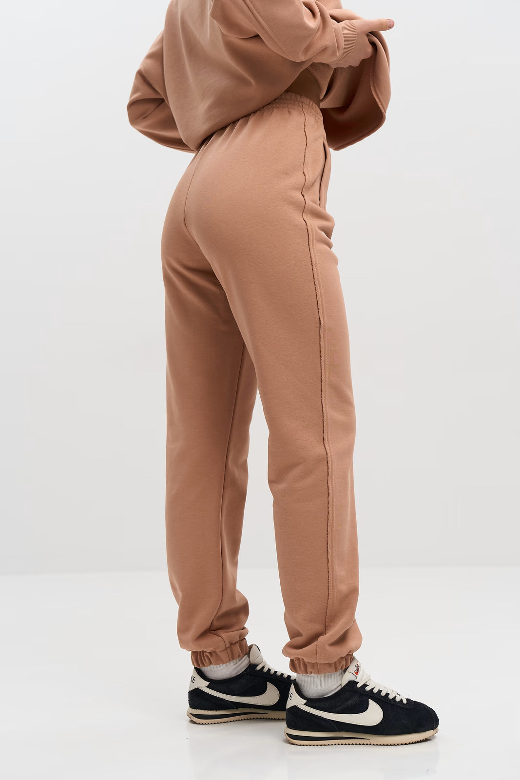 WOMEN’S JOGGER SWEATPANTS WITH RAW EDGE MACCHIATO | MMSW