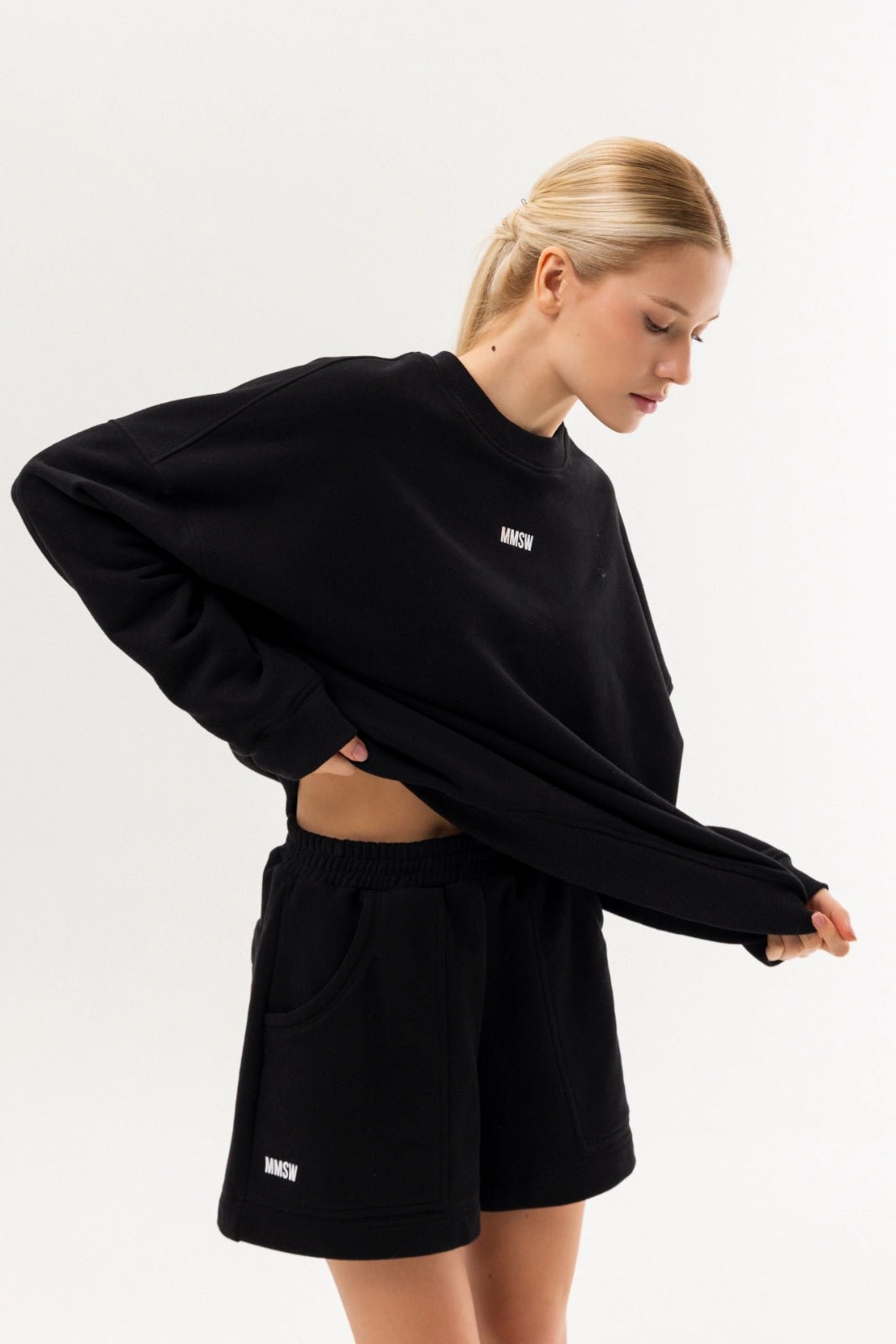 WOMEN’S CARGO SWEATSHORTS DARK BLACK | MMSW