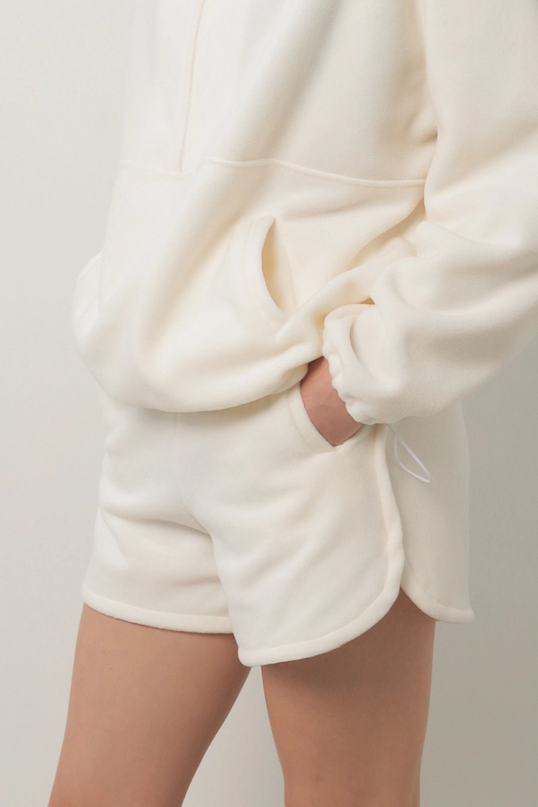 WOMEN’S POLAR FLEECE SHORTS MILK | MMSW