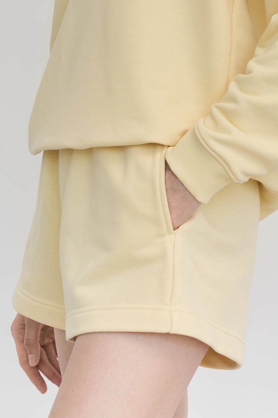 WOMEN’S SWEAT SHORTS LIGHT YELLOW | MMSW